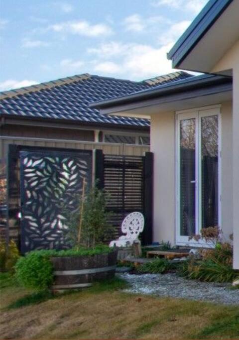 Banbury Deluxe With Spa Bath! Private Courtyard! 皇后镇 外观 照片